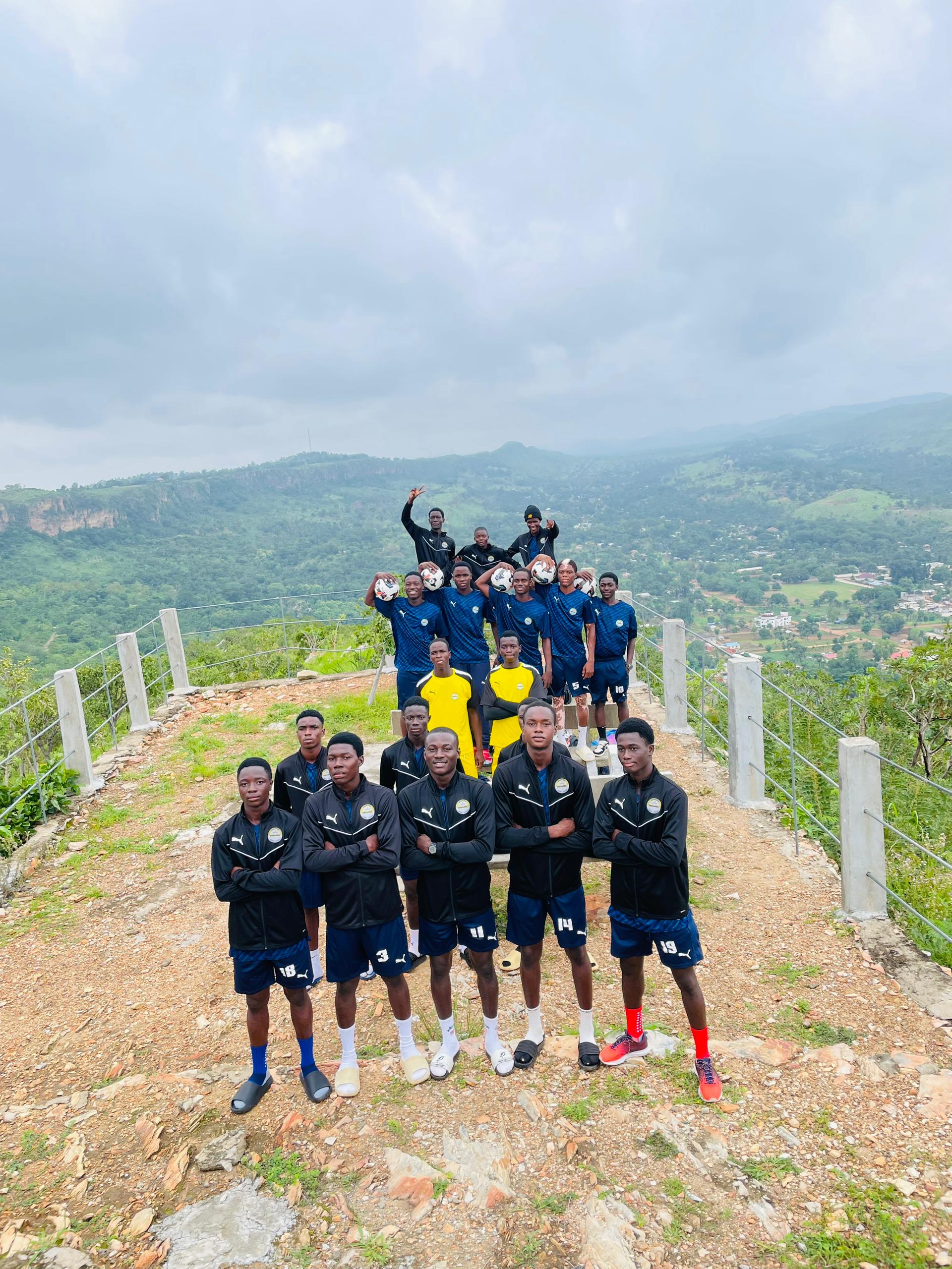 Les U17 de l'Académie Swallows sur les monts Défalé