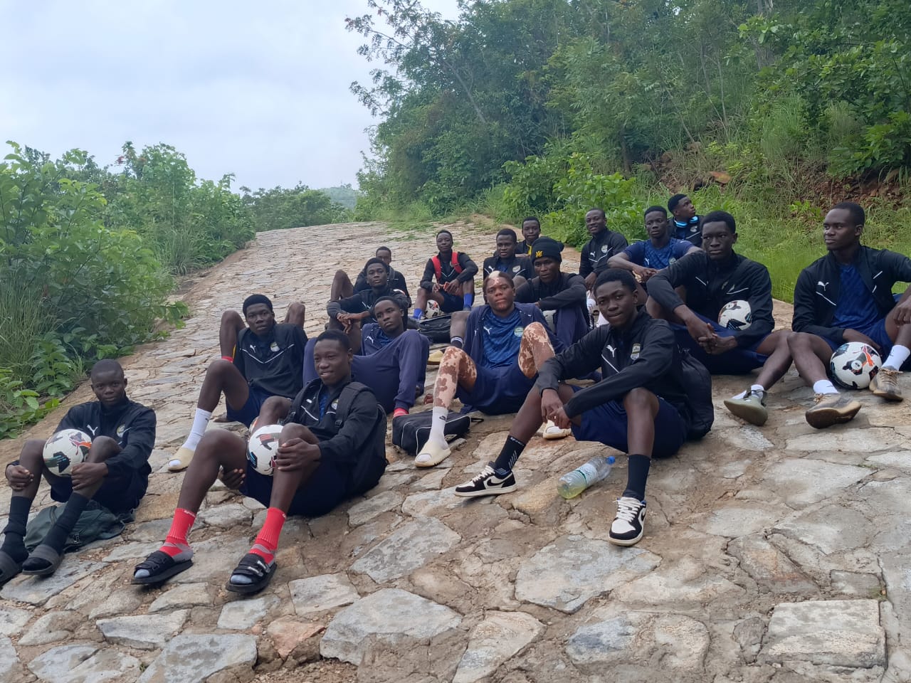 Les U17 de l'Académie Swallows sur les monts Défalé